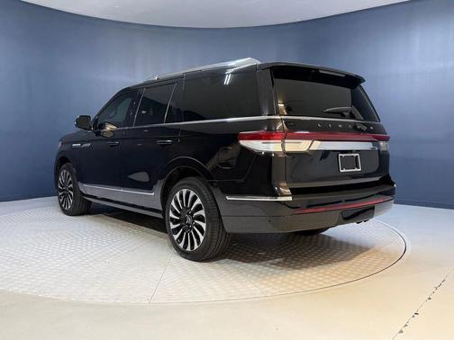 2022 Lincoln Navigator Black Label