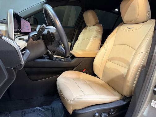 Argent Silver Metallic 2024 Cadillac XT4 Premium Luxury