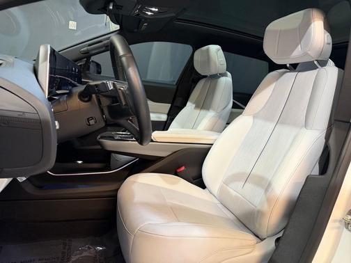 Crystal White Tricoat 2024 Cadillac LYRIQ Sport
