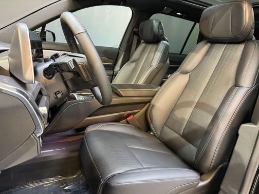 Stellar Black Metallic 2026 Cadillac VISTIQ Luxury