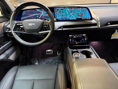 Stellar Black Metallic 2026 Cadillac VISTIQ Luxury