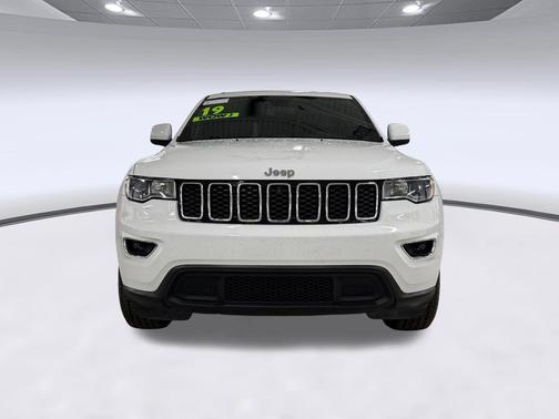 Bright White Clearcoat 2019 Jeep Grand Cherokee Laredo