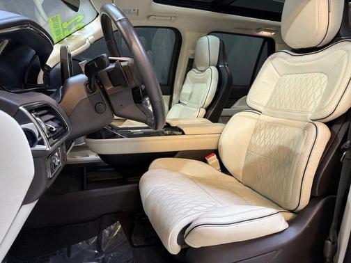 2022 Lincoln Navigator Black Label
