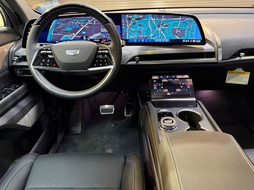 Vibrant White Tricoat 2026 Cadillac VISTIQ Sport