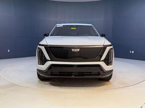 Vibrant White Tricoat 2026 Cadillac VISTIQ Sport