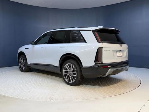 Vibrant White Tricoat 2026 Cadillac VISTIQ Sport