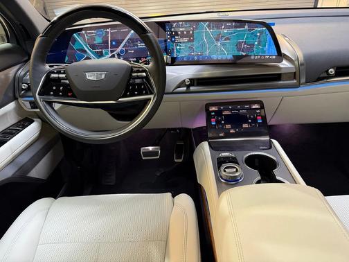 2026 Cadillac VISTIQ Luxury