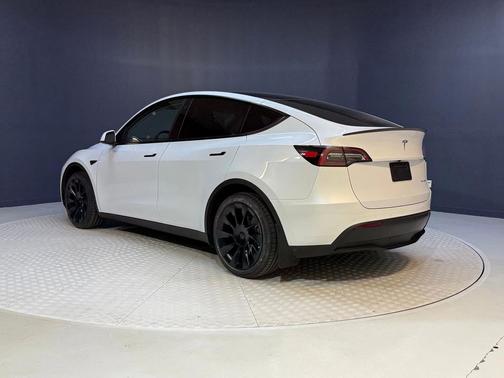 2022 Tesla Model Y Long Range Dual Motor All-Wheel Drive