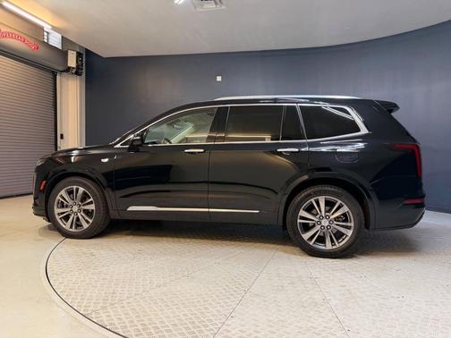 Stellar Black Metallic 2022 Cadillac XT6 Premium Luxury FWD