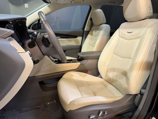 Stellar Black Metallic 2022 Cadillac XT6 Premium Luxury FWD