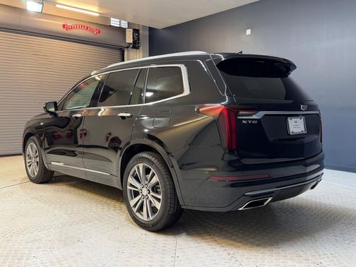 Stellar Black Metallic 2022 Cadillac XT6 Premium Luxury FWD
