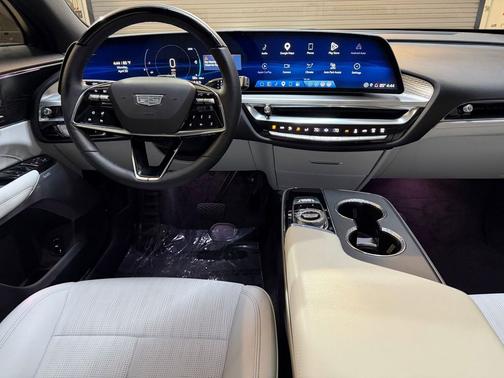 Crystal White Tricoat 2024 Cadillac LYRIQ Sport