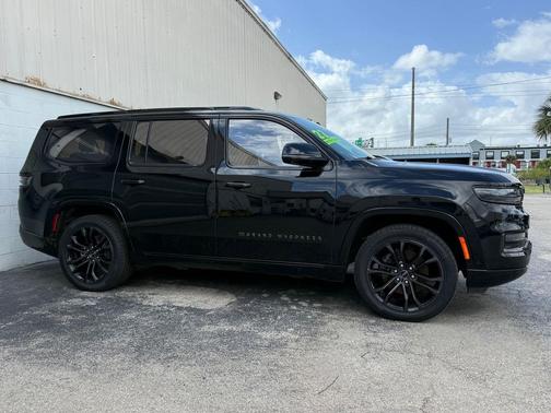Diamond Black Crystal Pearlcoat 2023 Jeep Grand Wagoneer Series III Obsidian 4x4