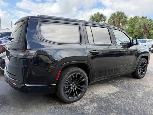 Diamond Black Crystal Pearlcoat 2023 Jeep Grand Wagoneer Series III Obsidian 4x4