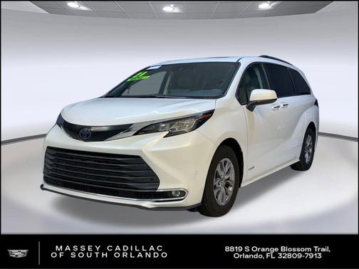 2021 Toyota Sienna XLE 8 Passenger