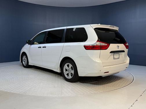 2019 Toyota Sienna SE