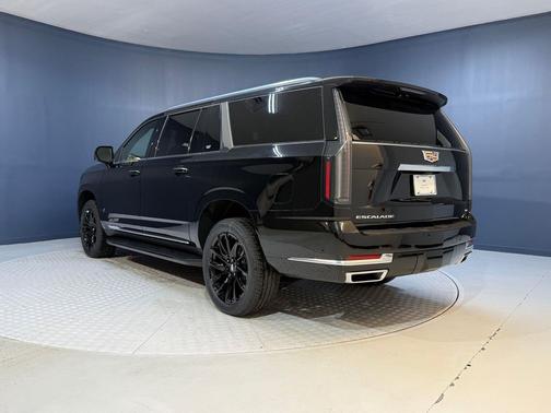 2025 Cadillac Escalade ESV Luxury