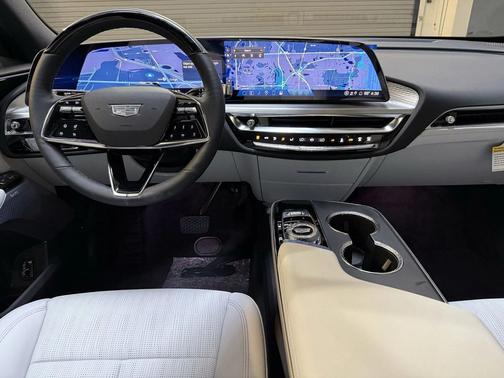 2025 Cadillac LYRIQ Sport