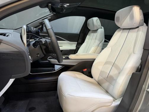 2025 Cadillac LYRIQ Sport