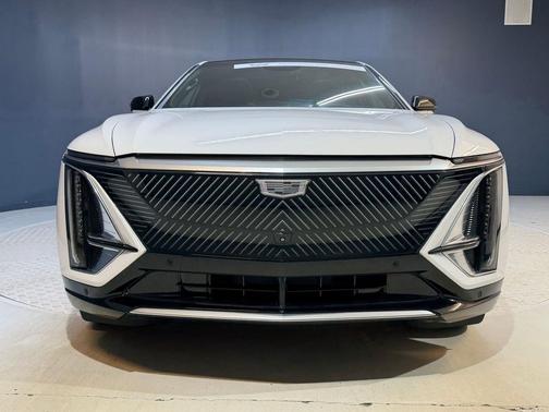 Crystal White Tricoat 2024 Cadillac LYRIQ Tech