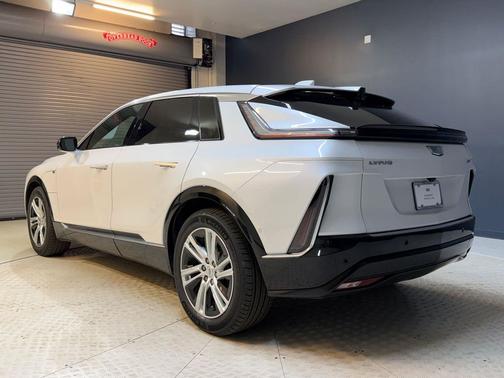 Crystal White Tricoat 2024 Cadillac LYRIQ Tech