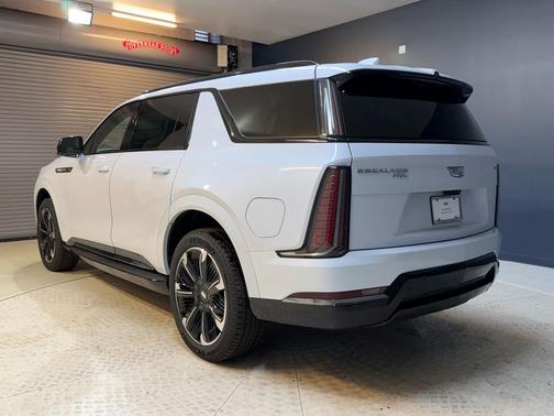 Vibrant White Tricoat 2026 Cadillac Escalade IQL Sport
