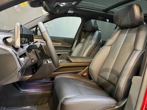 2026 Cadillac VISTIQ Luxury