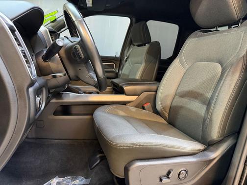 Diamond Black Crystal Pearlcoat 2021 RAM 1500 Big Horn/Lone Star