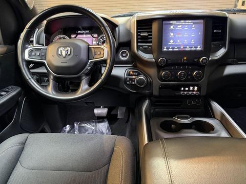 Diamond Black Crystal Pearlcoat 2021 RAM 1500 Big Horn/Lone Star