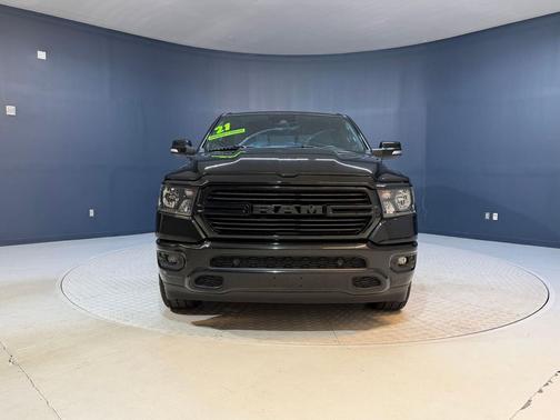 Diamond Black Crystal Pearlcoat 2021 RAM 1500 Big Horn/Lone Star