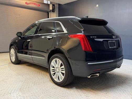 Stellar Black Metallic 2019 Cadillac XT5 Premium Luxury