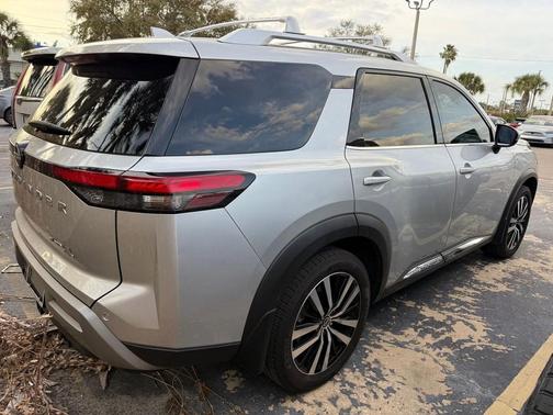 2023 Nissan Pathfinder Platinum 4WD