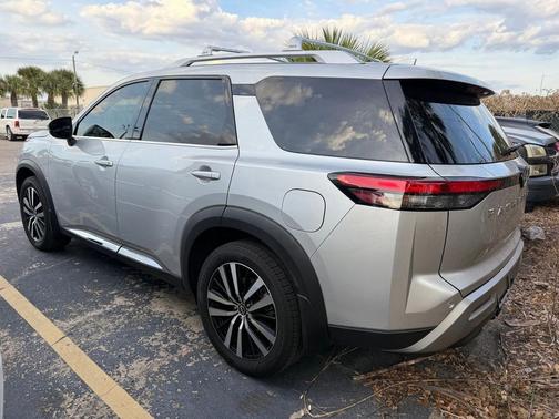 2023 Nissan Pathfinder Platinum 4WD
