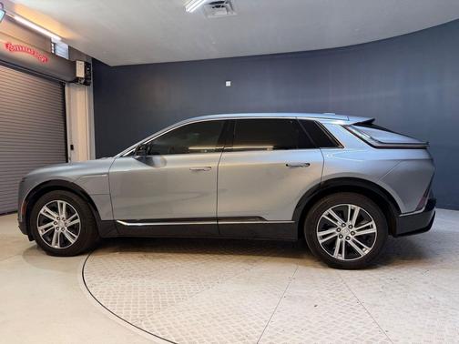 Argent Silver Metallic 2024 Cadillac LYRIQ Tech