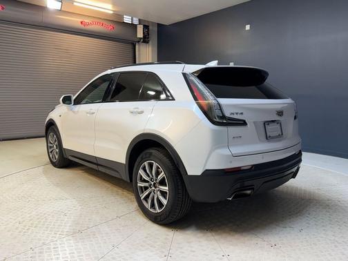 Crystal White Tricoat 2019 Cadillac XT4 Sport