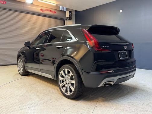 Stellar Black Metallic 2023 Cadillac XT4 Premium Luxury