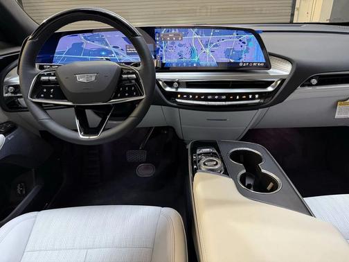 2025 Cadillac LYRIQ Sport