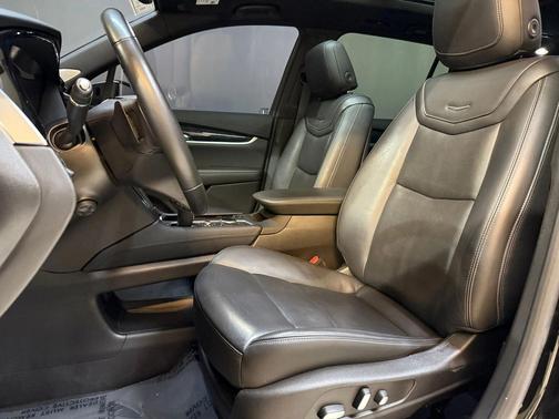 2022 Cadillac XT6 Premium Luxury FWD