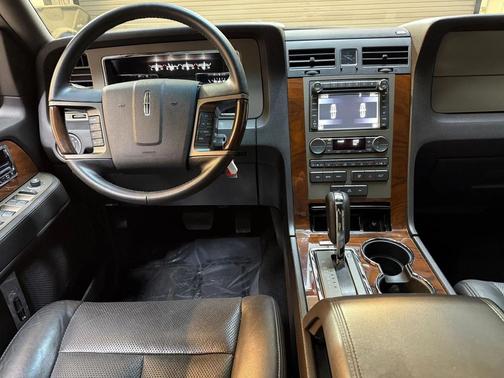 2014 Lincoln Navigator Base
