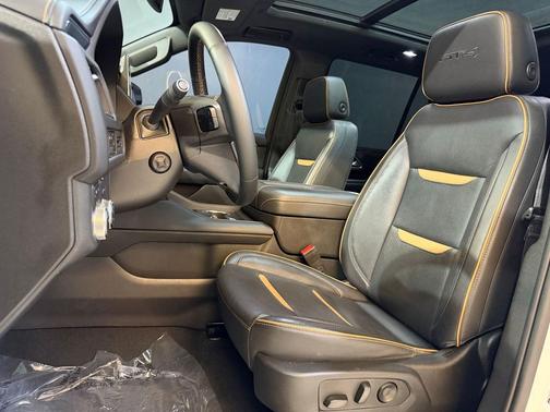 Summit White 2023 GMC Yukon 4WD AT4