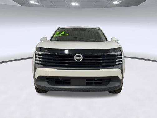 Aspen White Tricoat 2025 Nissan Kicks SV