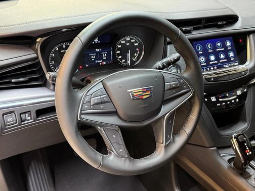 2026 Cadillac XT5 Luxury