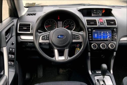 Crystal Black Silica 2018 Subaru Forester 2.5i Premium