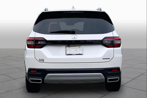 Platinum White Pearl 2025 Honda Pilot Touring 8-Passenger