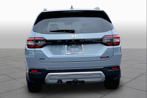 Sonic Gray Pearl 2024 Honda Pilot TrailSport