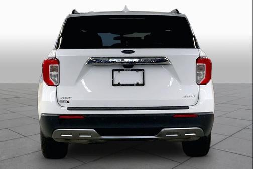 Star White Metallic Tri-Coat 2023 Ford Explorer XLT