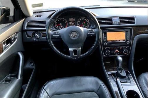 2015 Volkswagen Passat 1.8T Auto SEL Premium
