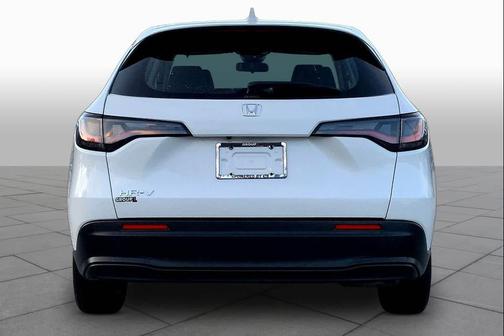Platinum White Pearl 2023 Honda HR-V LX