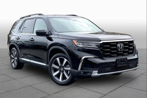 Crystal Black Pearl 2024 Honda Pilot Touring 8-Passenger