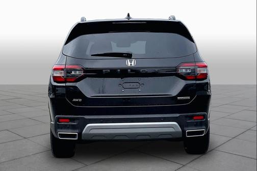 Crystal Black Pearl 2024 Honda Pilot Touring 8-Passenger